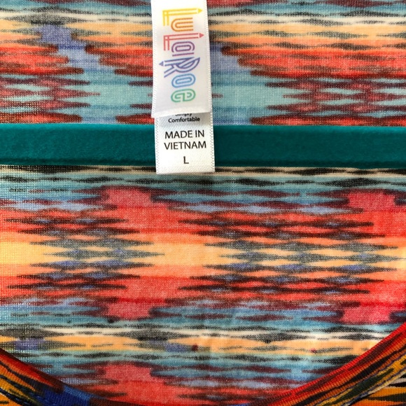 Lularoe Lynnae Shirt - Picture 2 of 2